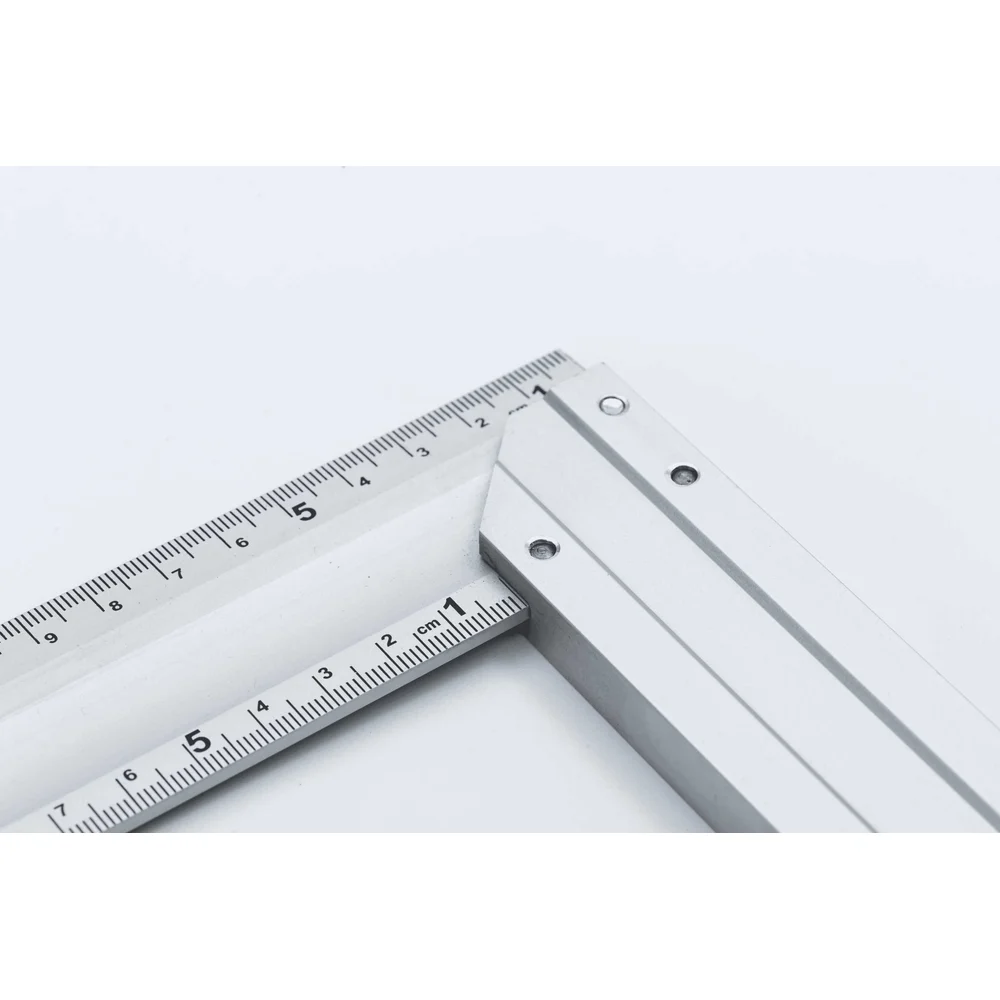 Строительный алюминиевый угольник ALUKOMTOOLS 211513300A