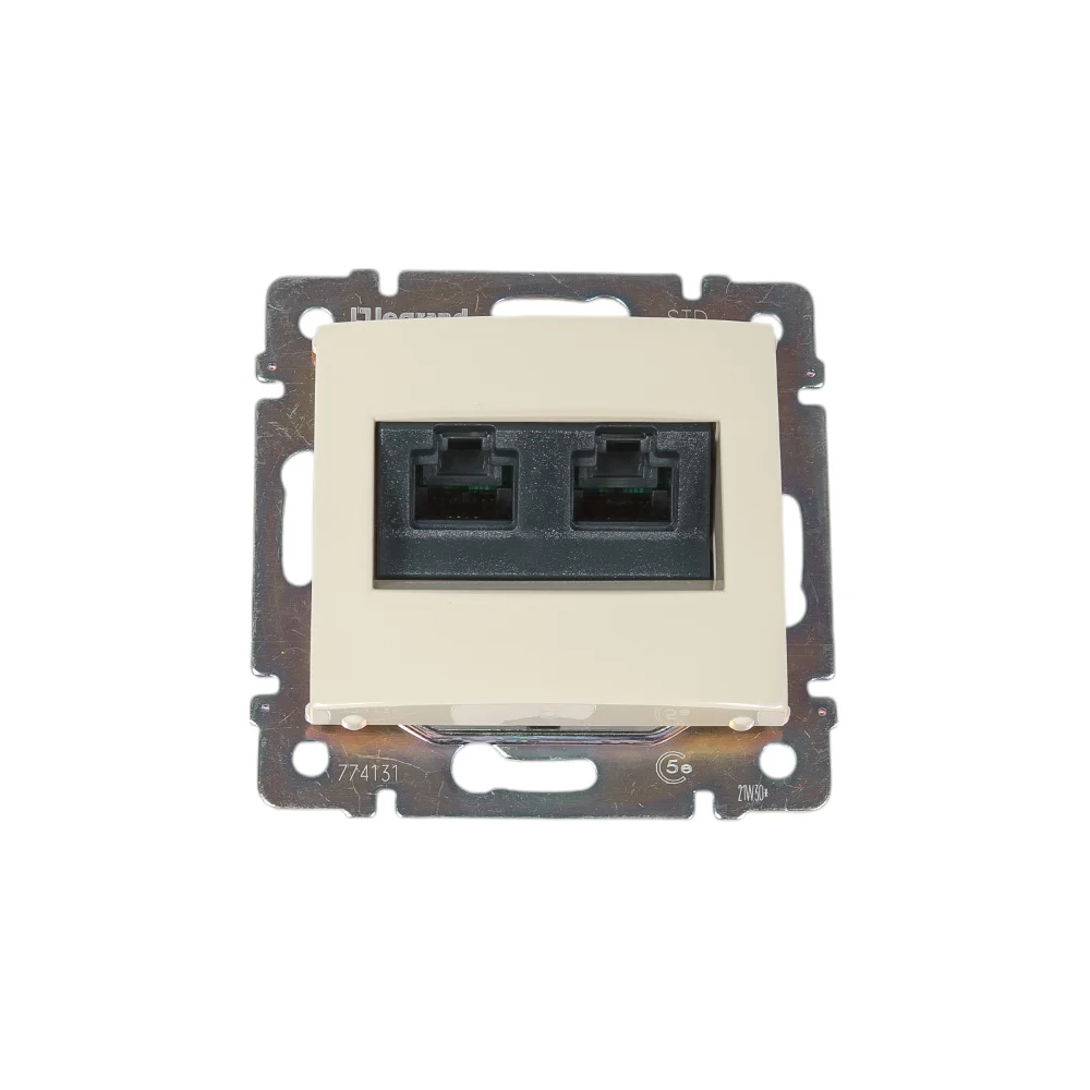 Компьютерная розетка Legrand Valena 774131