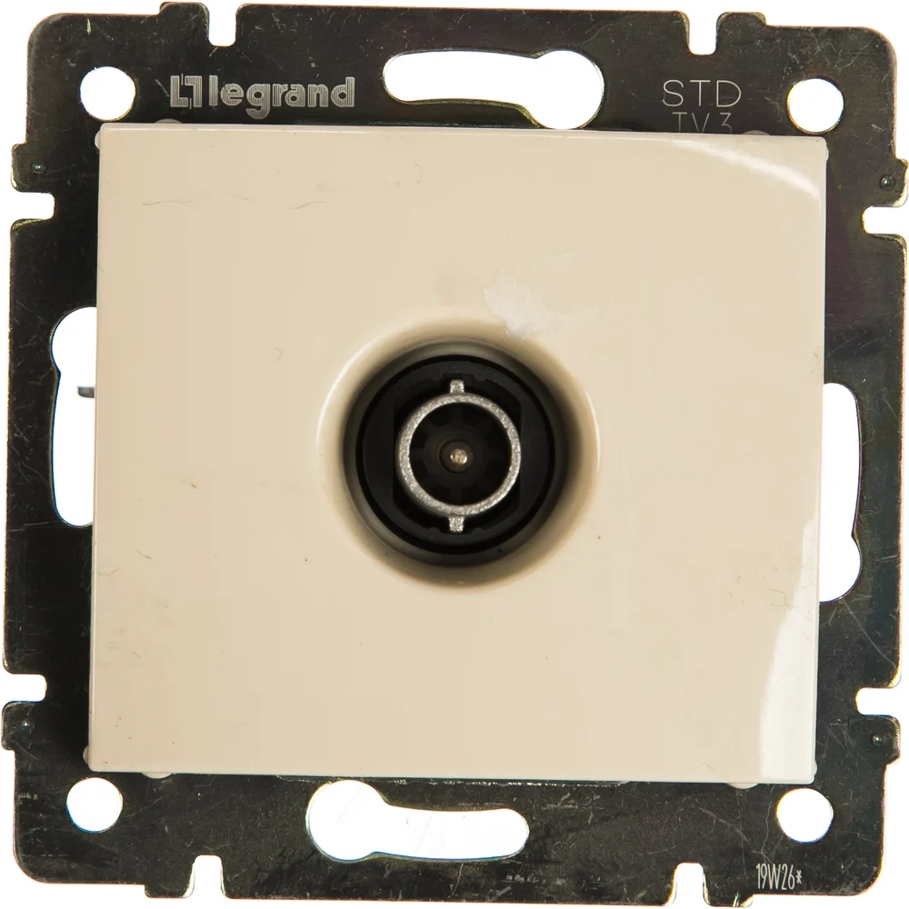 Проходная телевизионная розетка Legrand Valena 774331